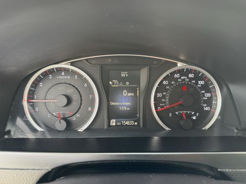 Used 2017 Toyota Camry SE w/ Moonroof Package FWD image 12