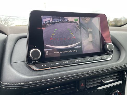 Used 2021 Nissan Rogue SV image 12