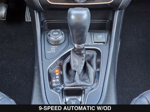 Used 2020 Jeep Cherokee Limited image 21