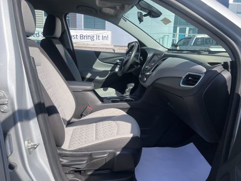 Used 2022 Chevrolet Equinox LS AWD/4WD image 25