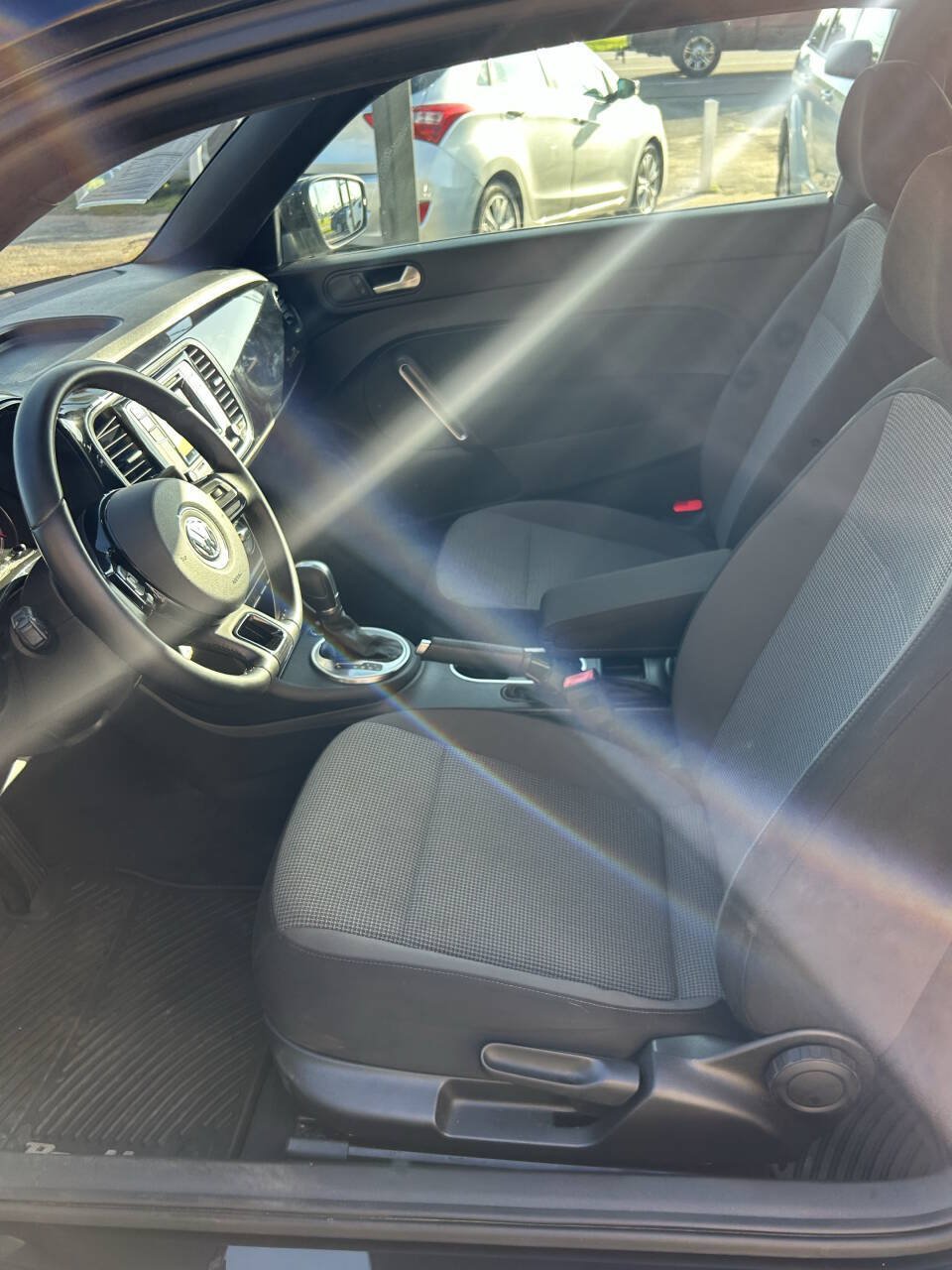 Used 2019 Volkswagen Beetle 2.0T S FWD image 11