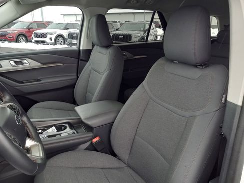 Used 2025 Ford Explorer Active image 13