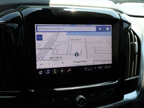 Used 2023 Chevrolet Traverse Premier FWD image 36
