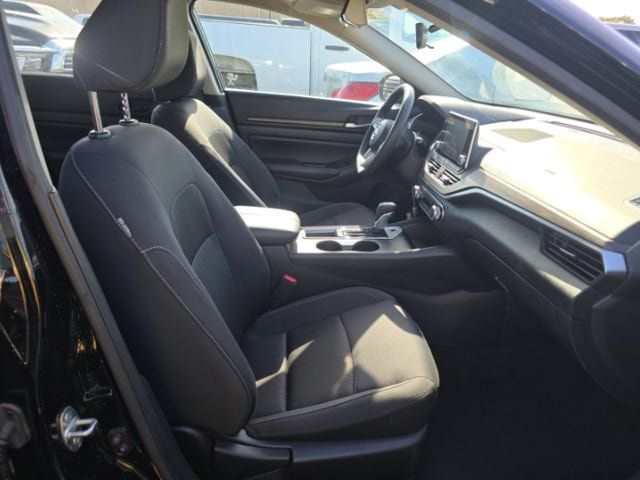 Used 2025 Nissan Altima 2.5 SV FWD image 15