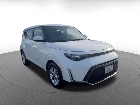 Used 2025 Kia Soul LX w/ LX Technology Package image 3