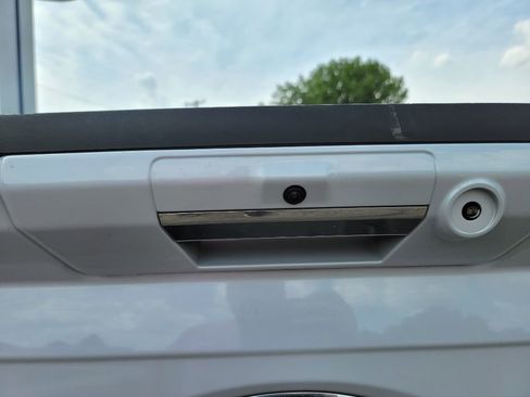 Used 2021 Ford F150 Lariat w/ Equipment Group 502A High image 9