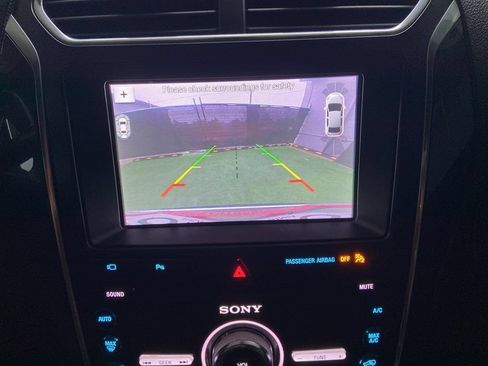Used 2019 Ford Explorer Limited w/ Ford Safe & Smart Package FWD image 23