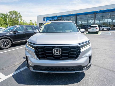 Used 2025 Honda Pilot Elite image 2