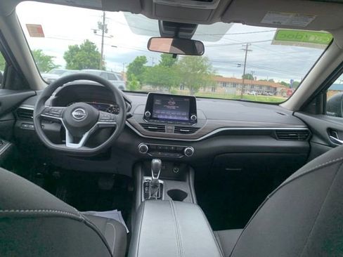 Used 2025 Nissan Altima 2.5 SV FWD image 24