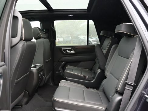 Used 2023 Chevrolet Tahoe Premier AWD/4WD image 25