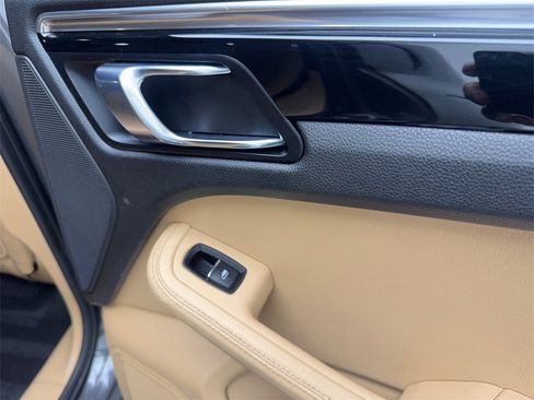Used 2018 Porsche Macan image 42