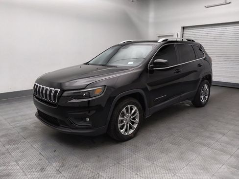 Used 2019 Jeep Cherokee Latitude Plus FWD image 2