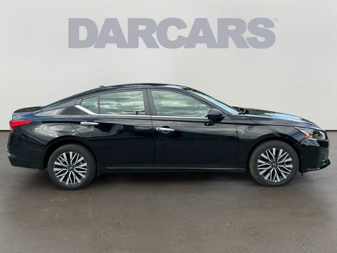 Used 2025 Nissan Altima 2.5 SV AWD/4WD image 8