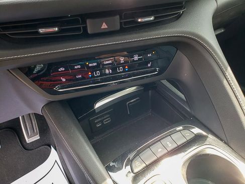 Used 2022 Buick Envision Essence w/ Technology Package I image 16