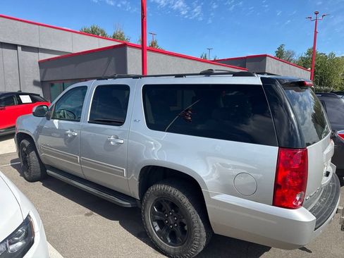 Used 2013 GMC Yukon XL SLT w/ SLT-2 Equipment Package AWD/4WD image 4