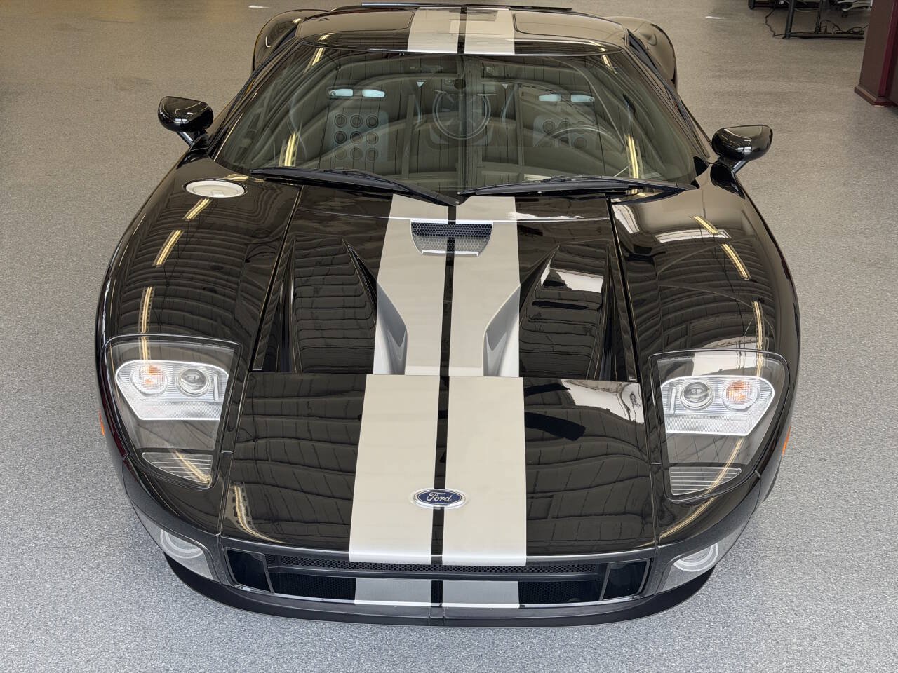 Used 2005 Ford GT RWD image 4
