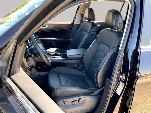 Used 2024 Volkswagen Atlas SE AWD/4WD image 8
