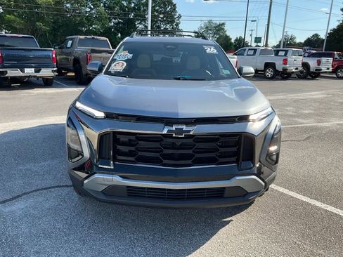 Used 2026 Chevrolet Equinox ACTIV w/ Convenience Package III AWD/4WD image 2