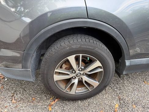 Used 2018 Toyota RAV4 XLE FWD image 12