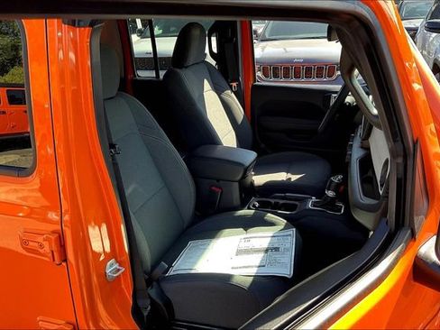 New 2025 Jeep Gladiator Sport image 26