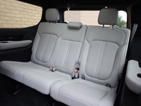 Used 2026 Jeep Grand Wagoneer Summit w/ Rear Seat Video Group I AWD/4WD image 24