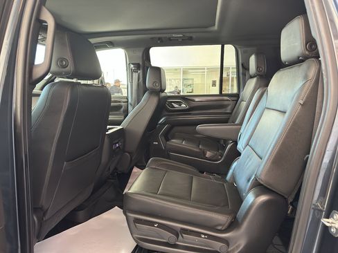 Used 2021 Chevrolet Suburban LT image 7