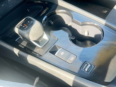 Used 2023 Nissan Rogue SV image 16