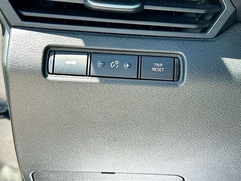 Used 2024 Nissan Altima 2.5 SR FWD image 11