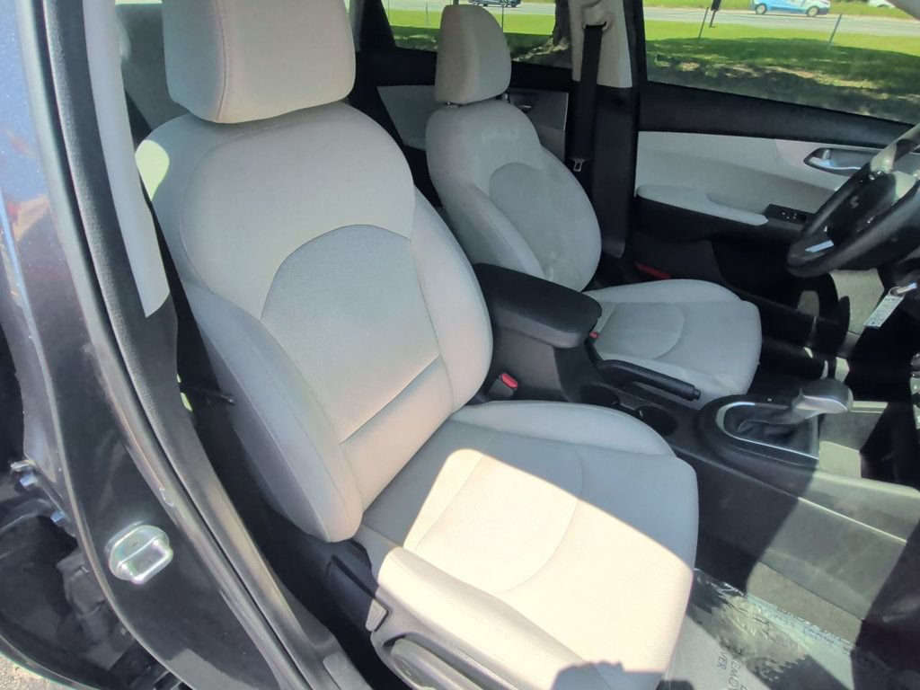 Used 2022 Kia Forte LXS w/ LXS Technology Package FWD image 21
