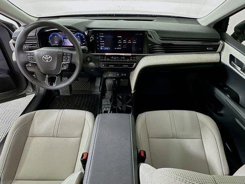 Used 2026 Toyota Camry XLE FWD image 3