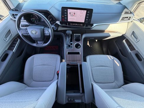 Used 2022 Toyota Sienna LE FWD image 24