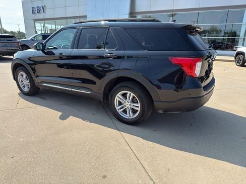 Used 2023 Ford Explorer XLT image 3