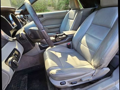 Used 2005 Ford Mustang Deluxe Convertible 2D image 16