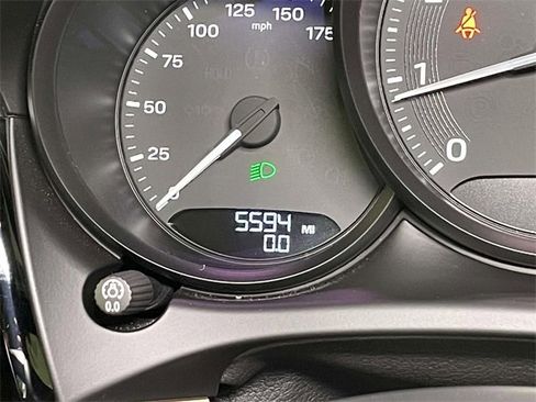 Used 2025 Porsche Macan image 48