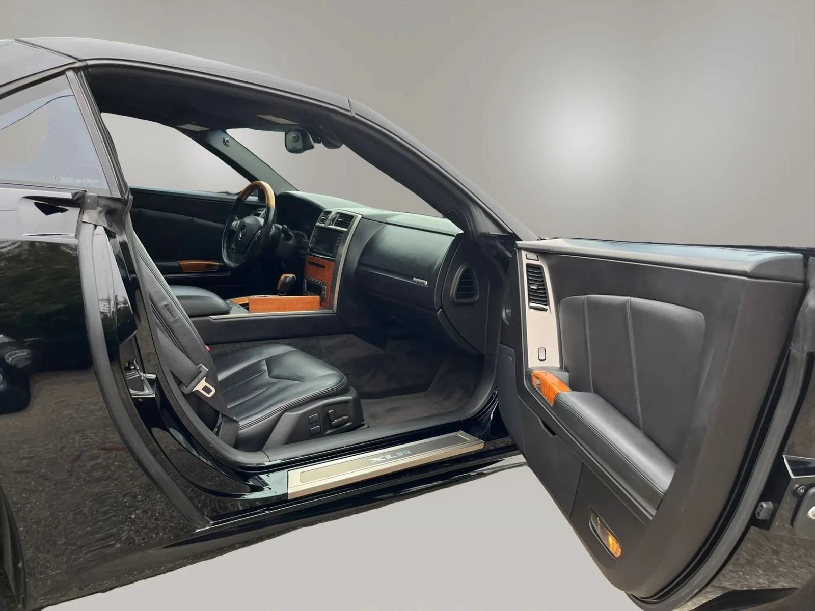 Used 2006 Cadillac XLR RWD image 13