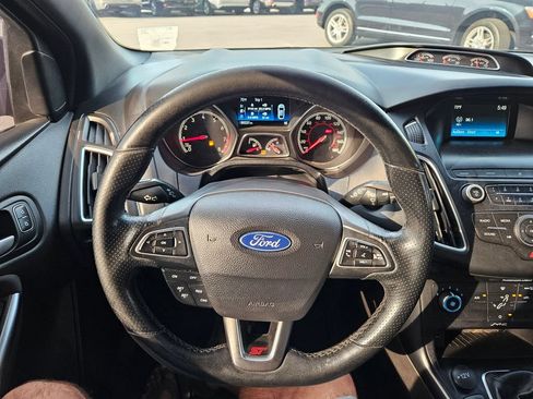 Used 2018 Ford Focus ST FWD image 11
