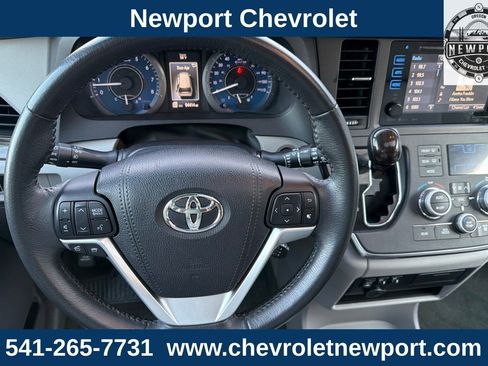 Used 2017 Toyota Sienna image 15