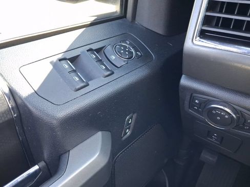 Used 2017 Ford F150 XLT w/ Equipment Group 302A Luxury AWD/4WD image 18