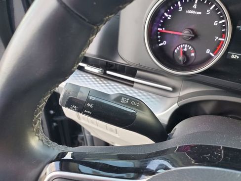 Used 2024 Kia Carnival LX image 22