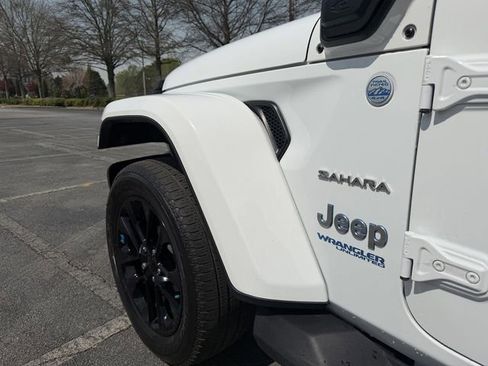 Used 2022 Jeep Wrangler Unlimited Sahara w/ Safety Group image 9