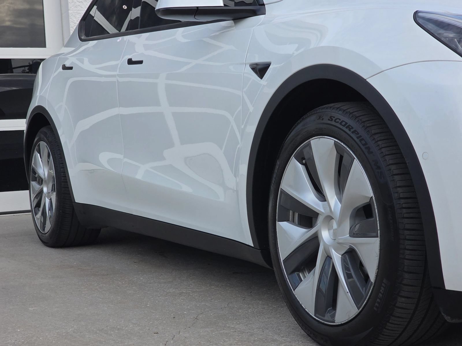 Used 2022 Tesla Model Y Long Range AWD/4WD image 39