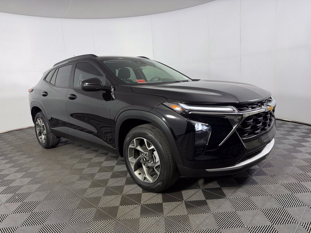 Used 2025 Chevrolet Trax LT FWD image 5