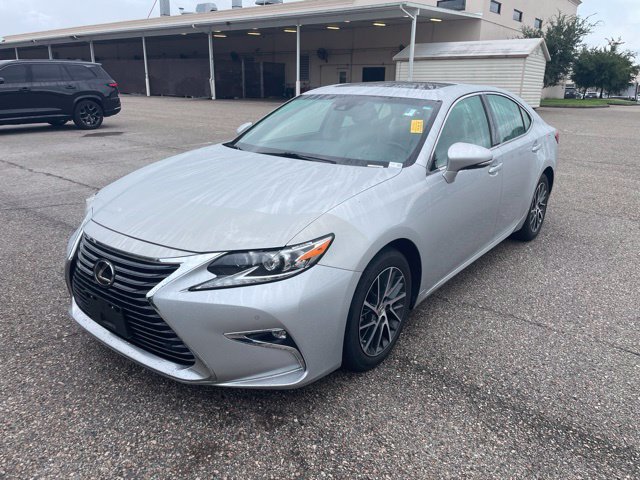 Used 2016 Lexus ES 350 w/ Luxury Package w/Wood Trim FWD image 5