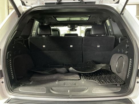 Used 2017 Jeep Grand Cherokee Overland image 31