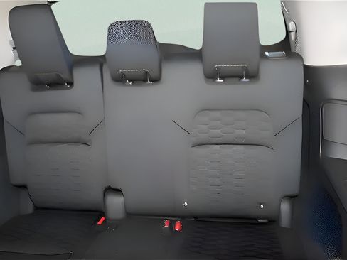 Used 2025 Nissan Pathfinder S FWD image 21