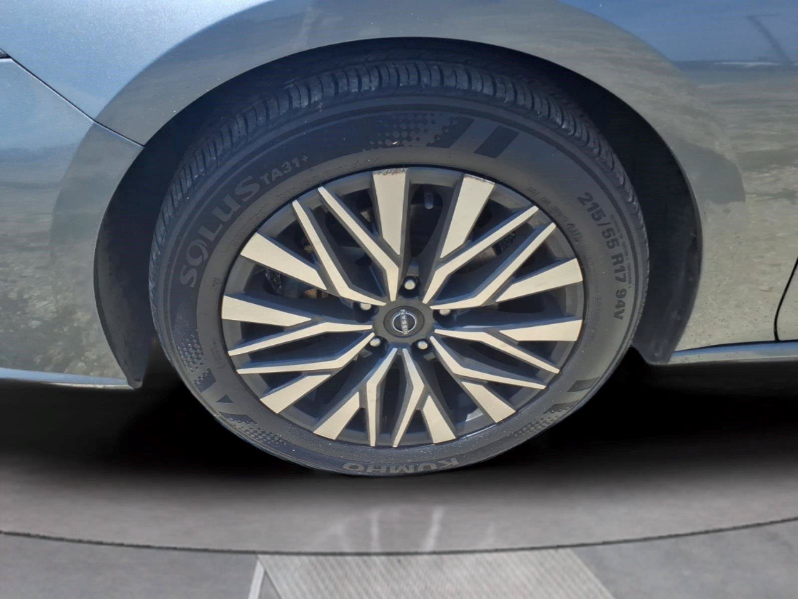 Used 2024 Nissan Altima 2.5 SV FWD image 9