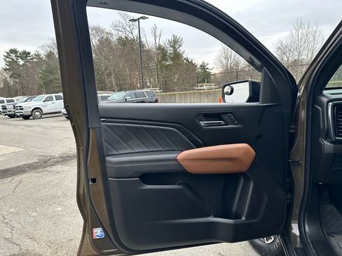 Used 2024 GMC Canyon AT4 AWD/4WD image 21