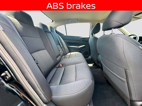 Used 2024 Nissan Altima 2.5 SV FWD image 24