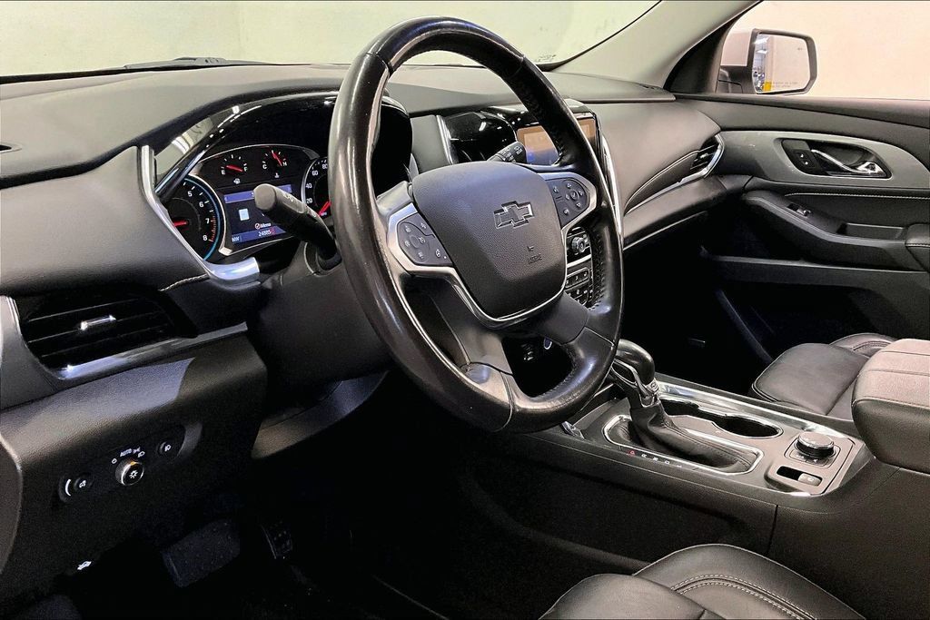 Used 2021 Chevrolet Traverse RS FWD image 13
