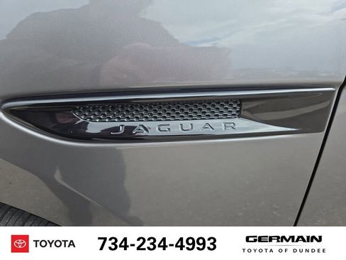 Used 2018 Jaguar F-PACE Premium image 13